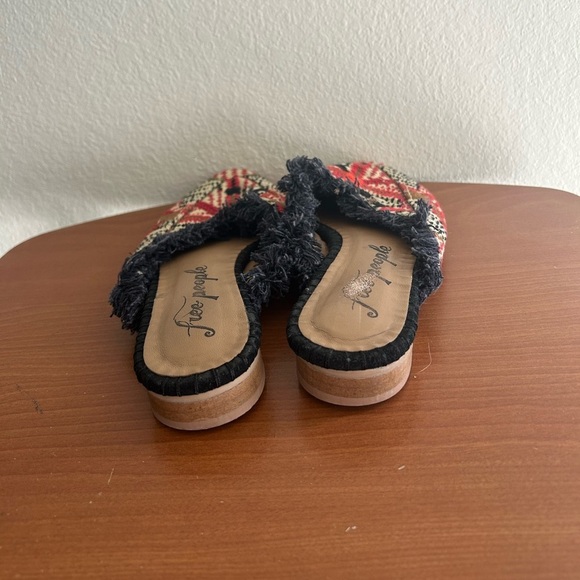 Free People Fabric Newport Loafer Mules Red Flats Women’s Size EU36 5 Aztec Boho - Picture 6 of 10